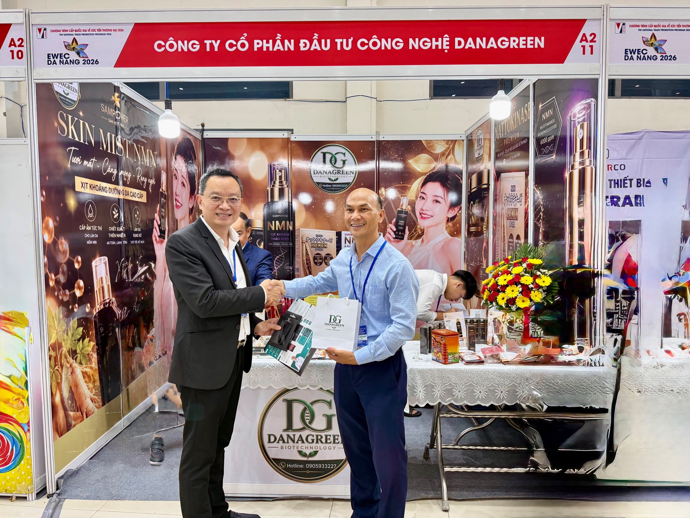 BioDanaGreen chào đón khách tham quan tại gian hàng